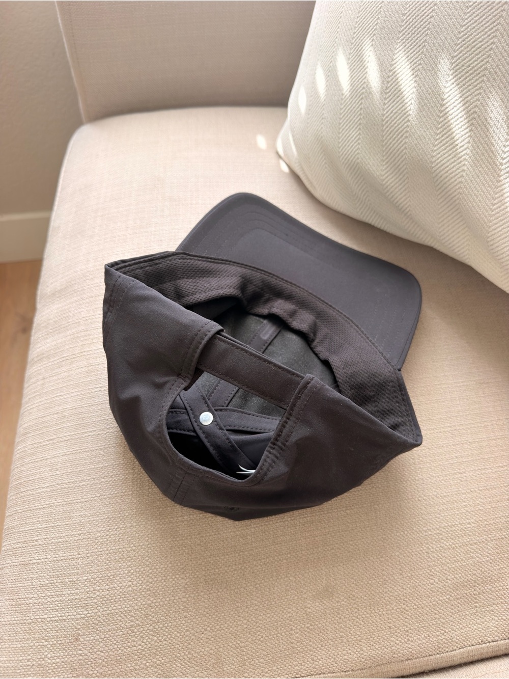 ALO Performance Off-Duty Cap - Picture 6 of 6